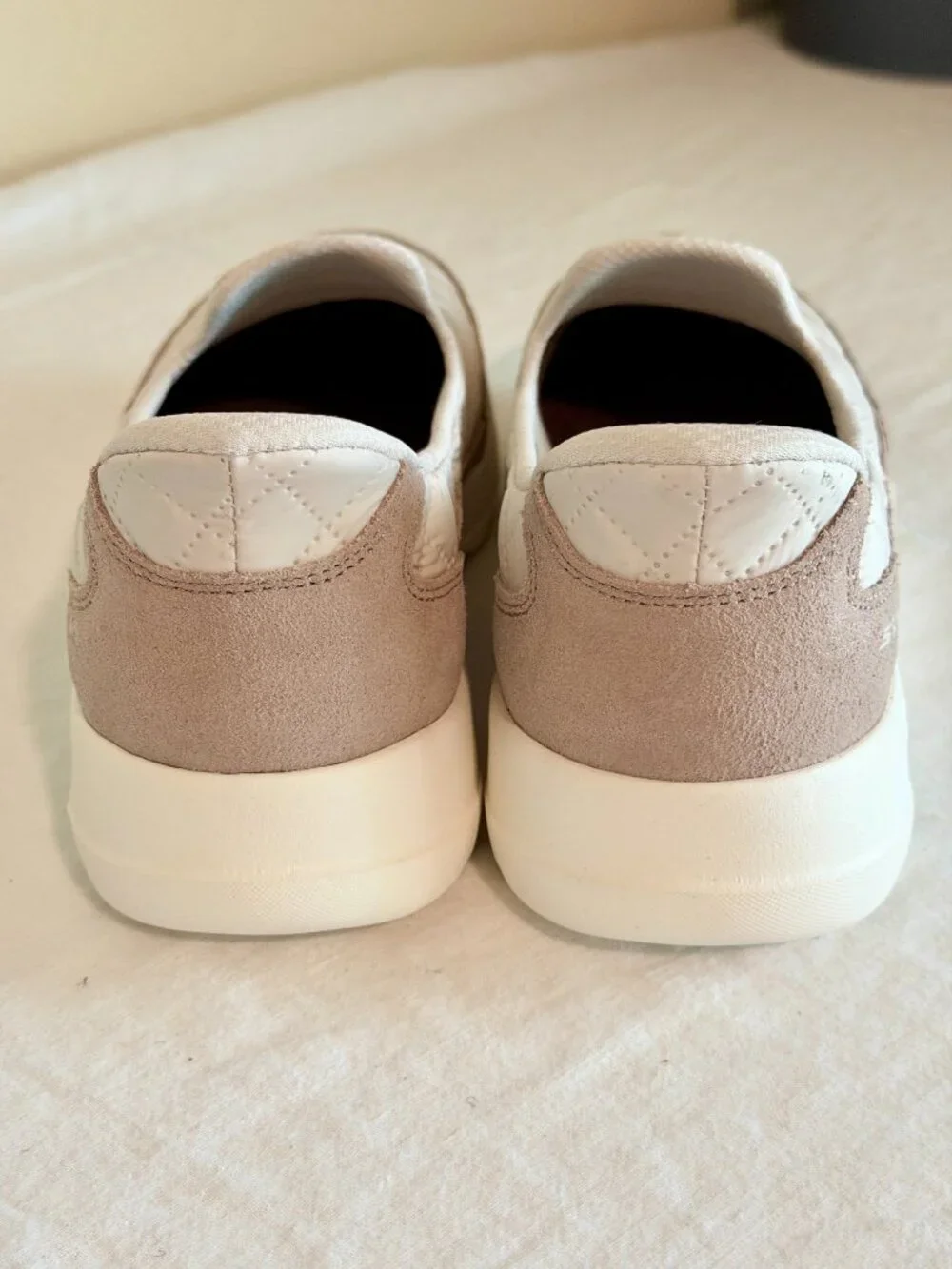 Skechers Women's Slip-ins Go Walk Joy - Cozy Fit Cozy Easy Sneaker Size 7.5 NEW